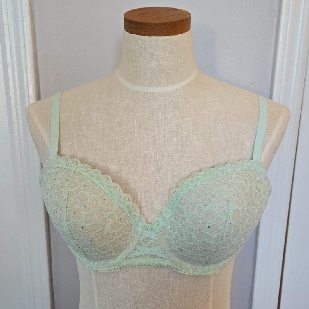 Victoria's Secret Light Green Lace Bra